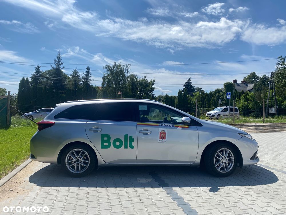 Toyota Auris 1.8 HSD Luna - 2
