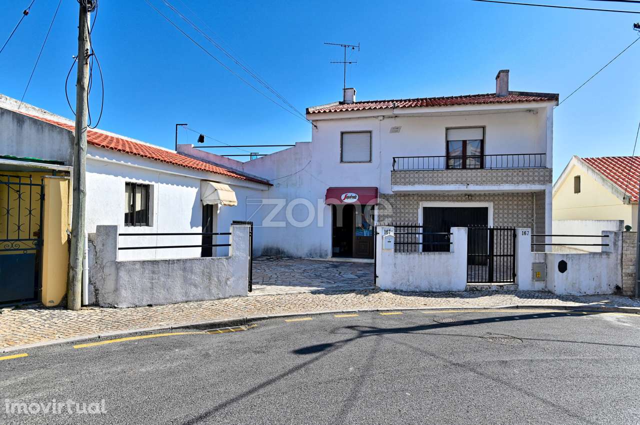 Moradia T4 e Espaço Comercial no R/C em São Domingos de Rana - Casc... - Grande imagem: 2/25
