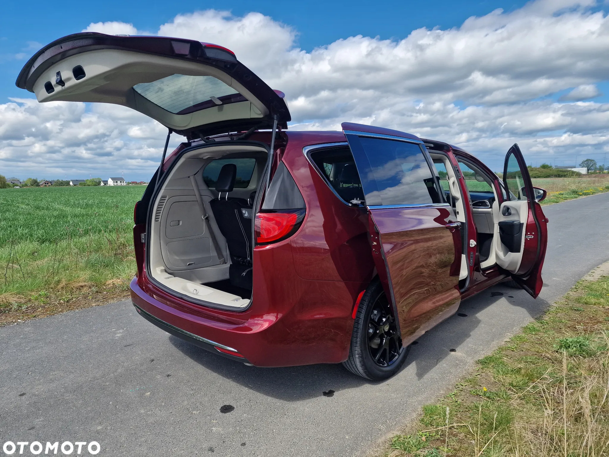 Chrysler Pacifica - 36