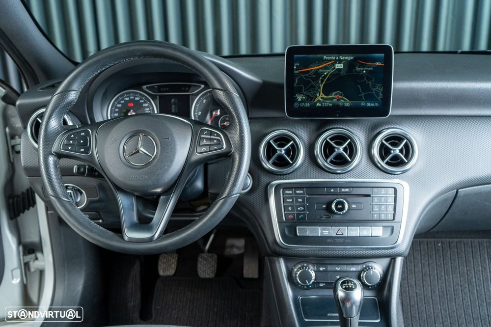 Mercedes-Benz A 180 d AMG Line - 11