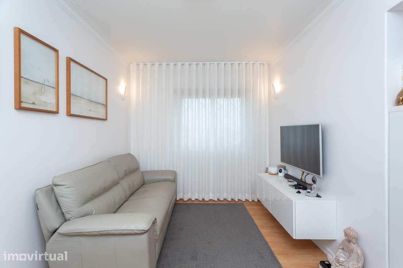 Apartamento T0 convertido em T1 no Alto do Forte - Grande imagem: 3/12