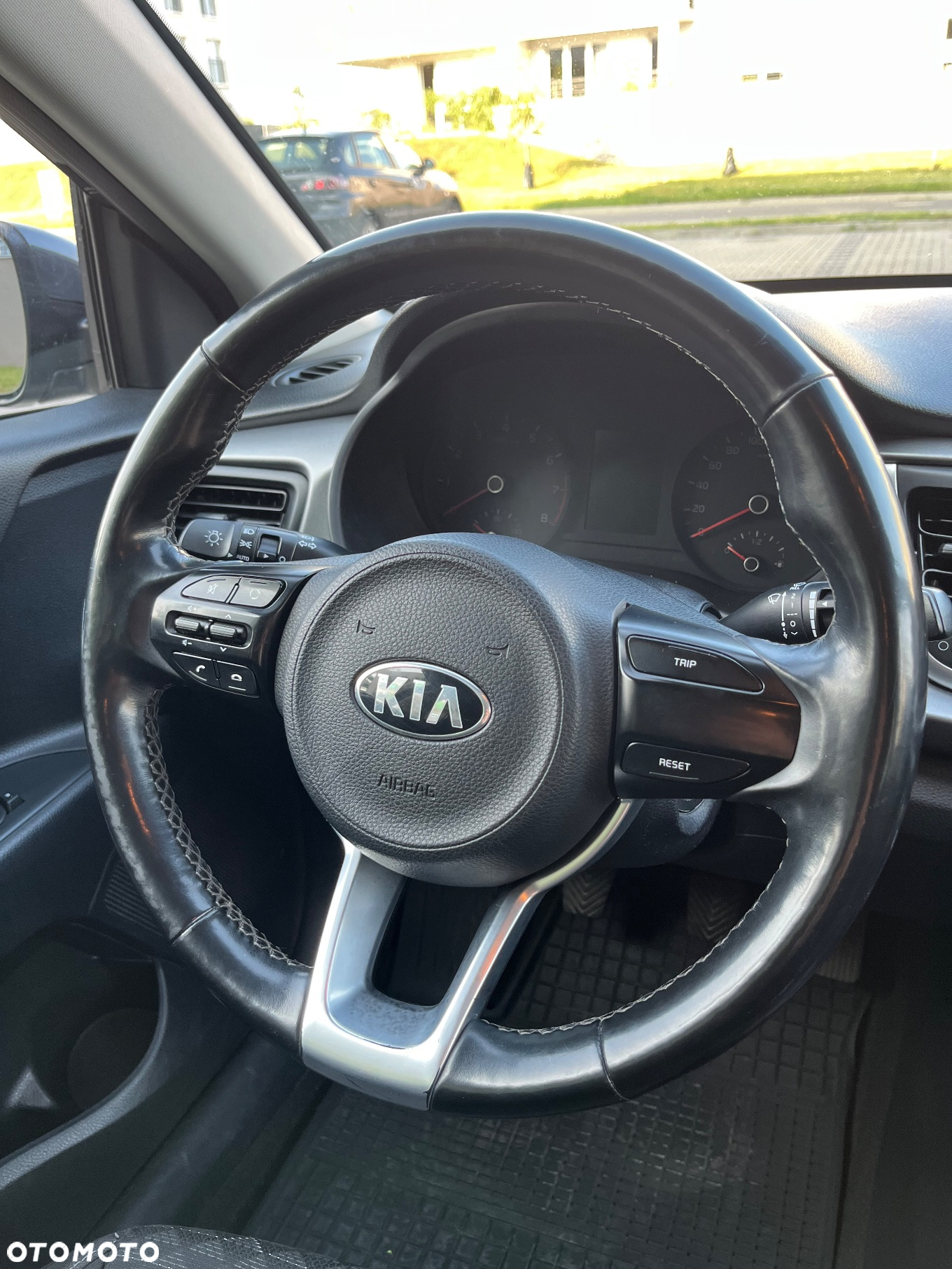 Kia Rio 1.2 L - 7
