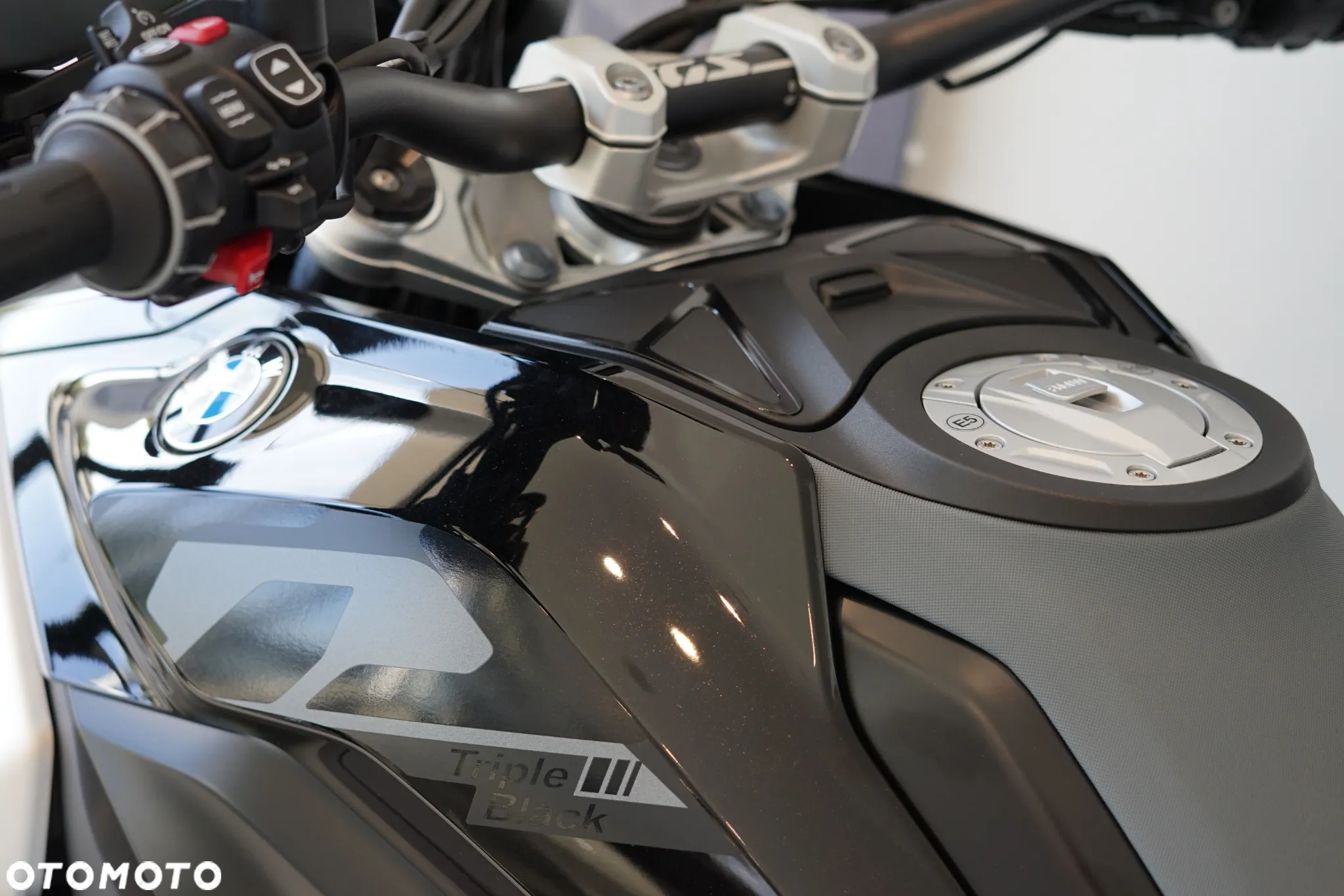 BMW R - 16