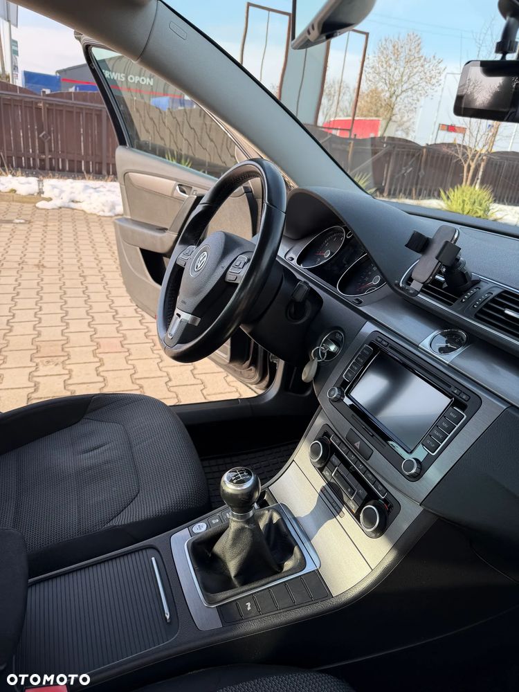 Volkswagen Passat - 22