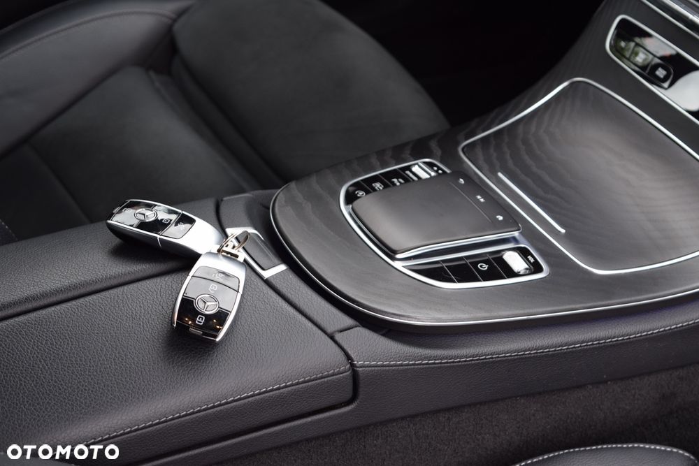 Mercedes-Benz Klasa E 220 d 4-Matic AMG/Avantgarde - 28