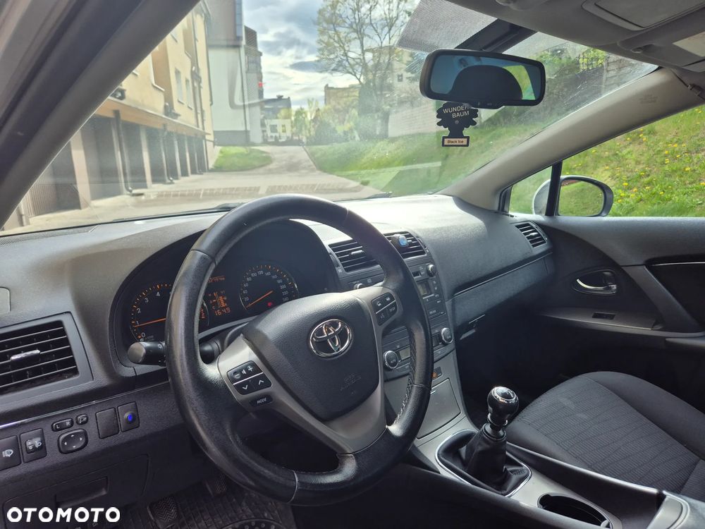 Toyota Avensis 1.8 Sol - 12