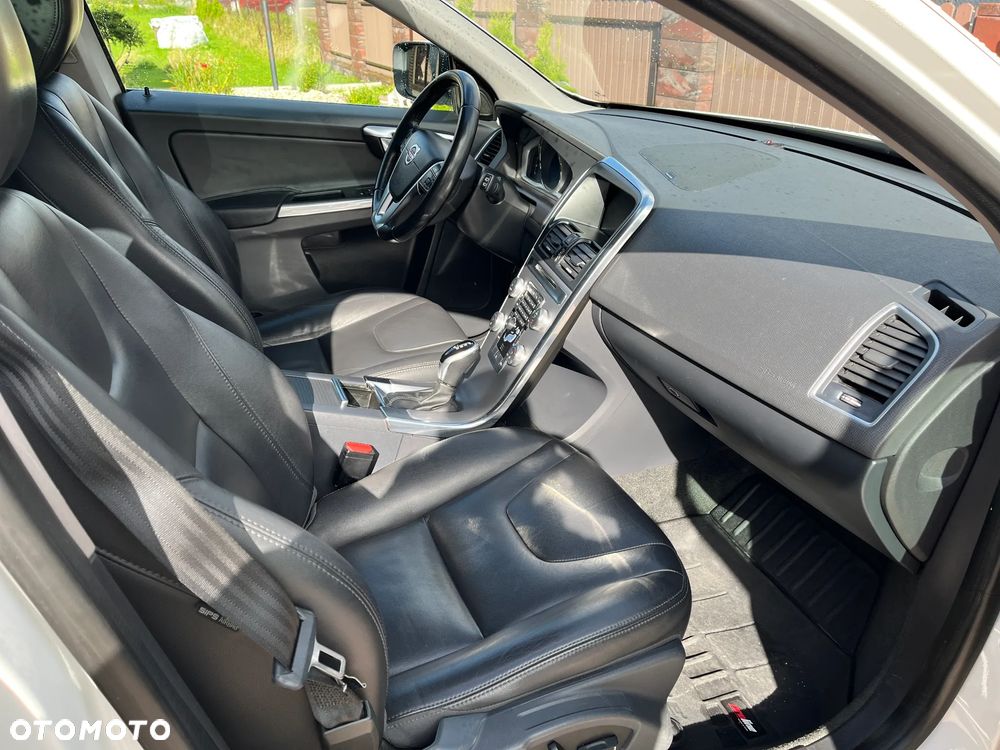 Volvo XC 60 D4 Momentum - 10