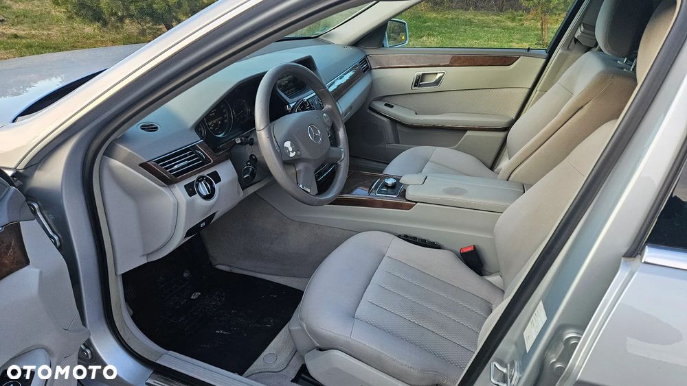 Mercedes-Benz Klasa E 300 CDI DPF BlueEFFICIENCY 7G-TRONIC Elegance - 10