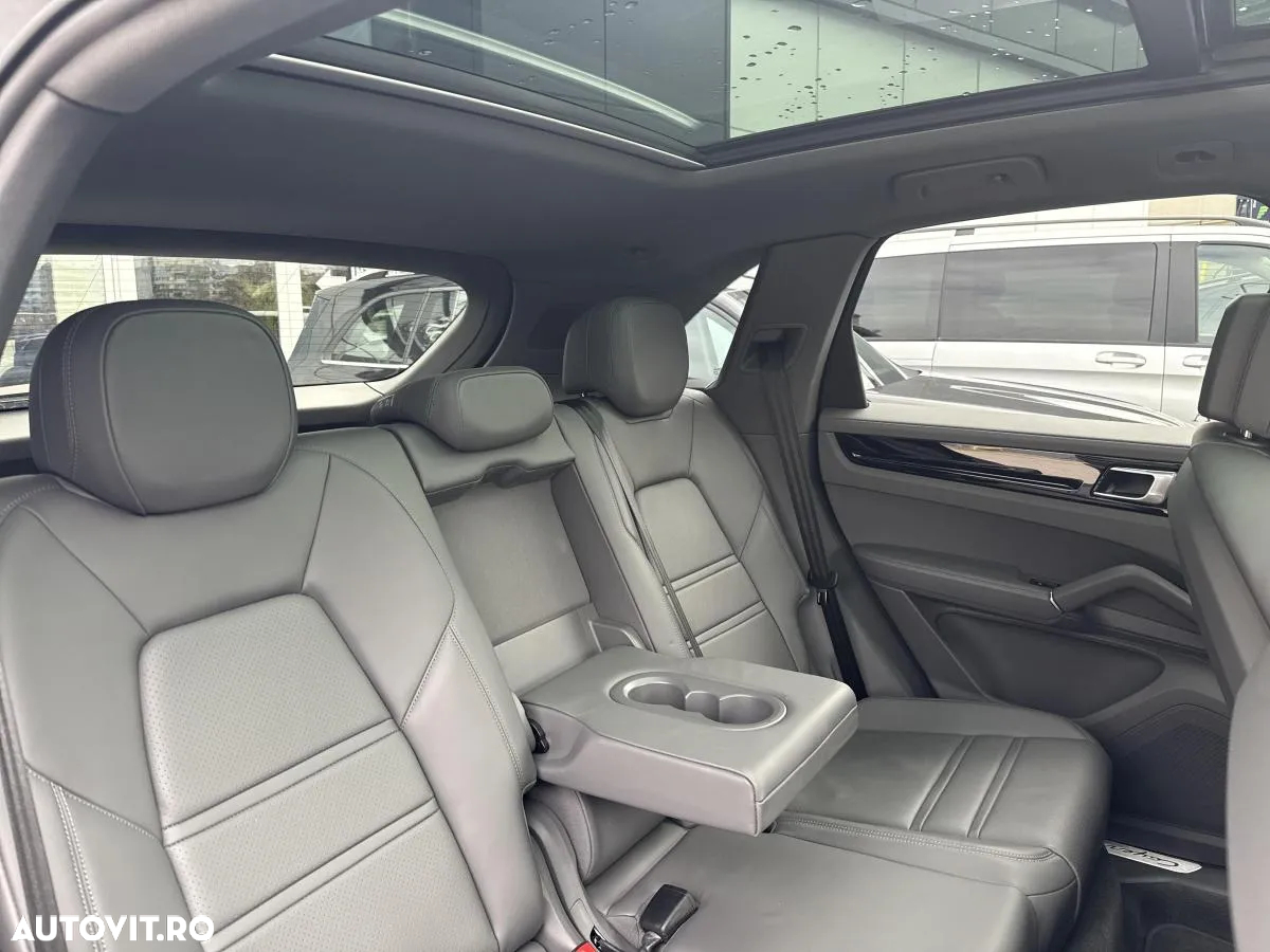 Porsche Cayenne Standard - 19