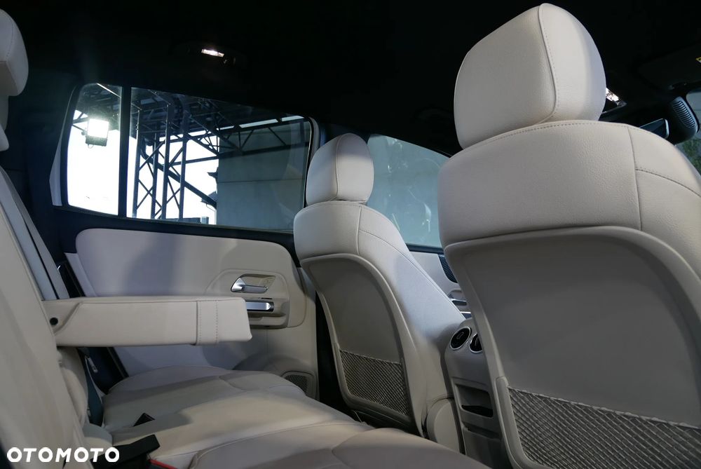 Mercedes-Benz GLB 250 4Matic 8G-DCT - 31