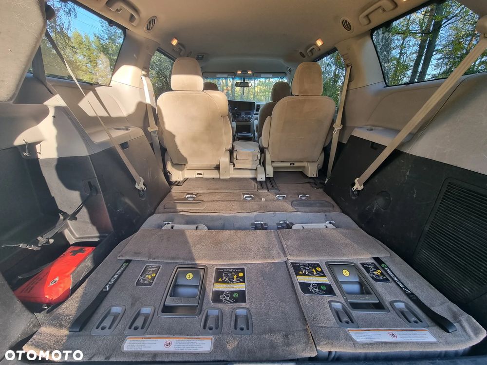 Toyota Sienna 3.5 V6 - 22
