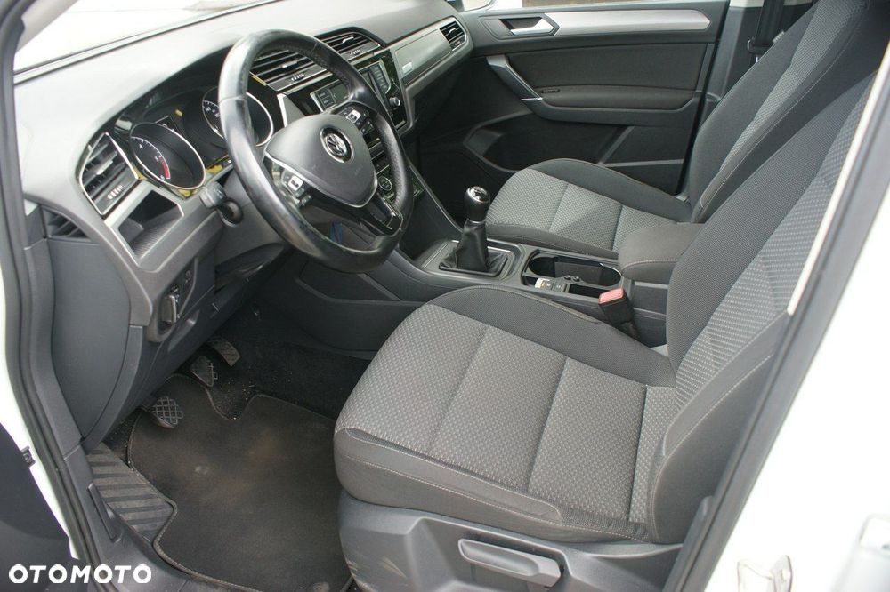Volkswagen Touran - 9