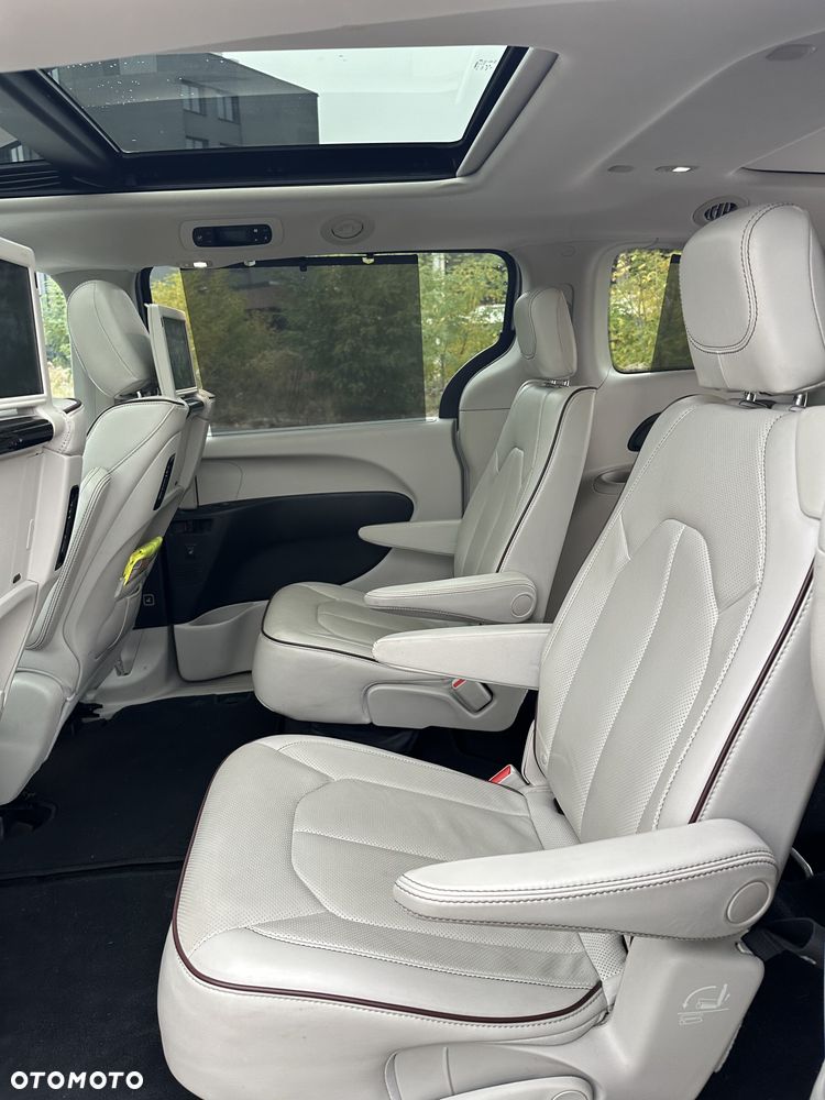 Chrysler Pacifica - 17