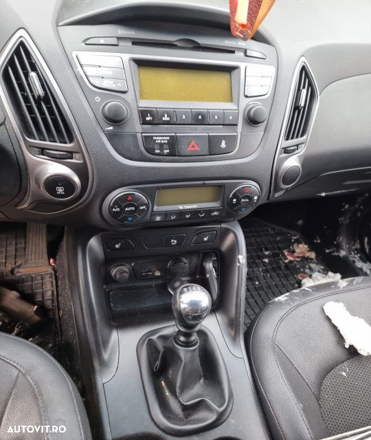 scaune fata spate bancheta scaune interior piele plafoniera spira volan timonerie kit pornire ambreaj volanta  Hyundai IX35 motor 2.0crdi D4HA dezmembrez - 8