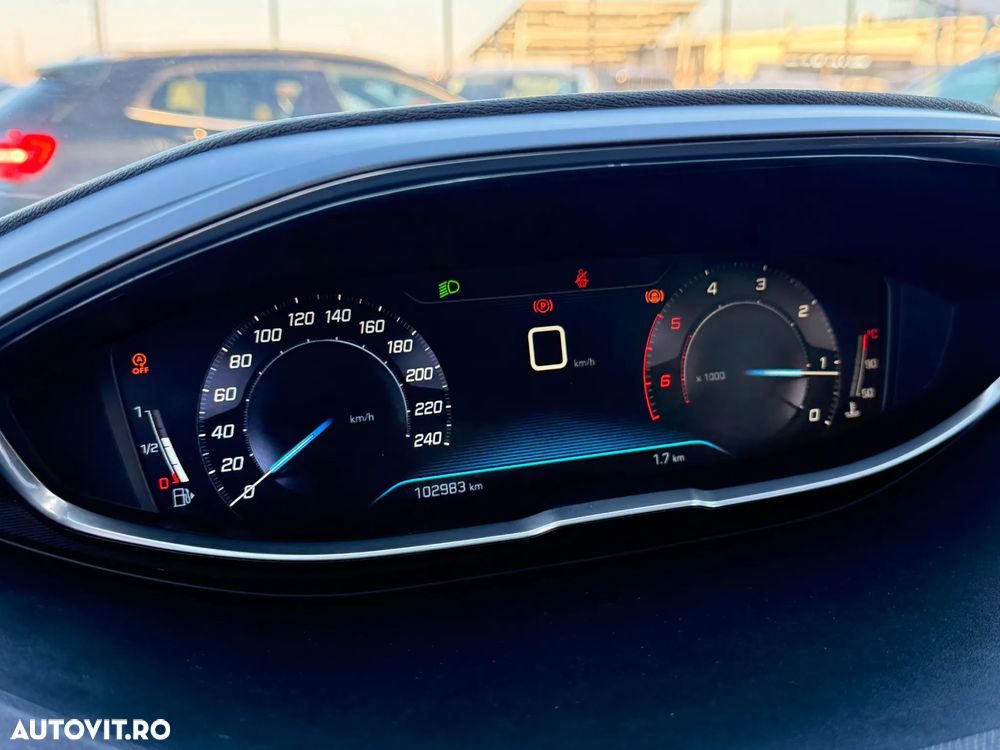 Peugeot 3008 1.6 BlueHDI S&S Allure - 10