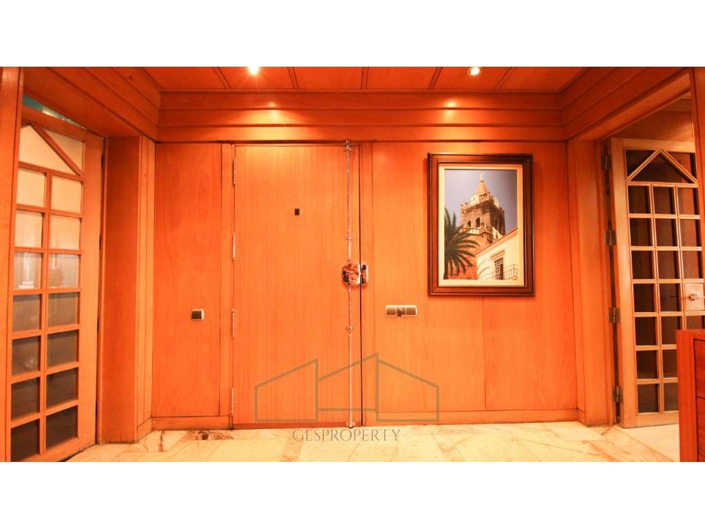 Apartamento T4 nas Torres das Amoreiras - Grande imagem: 4/36