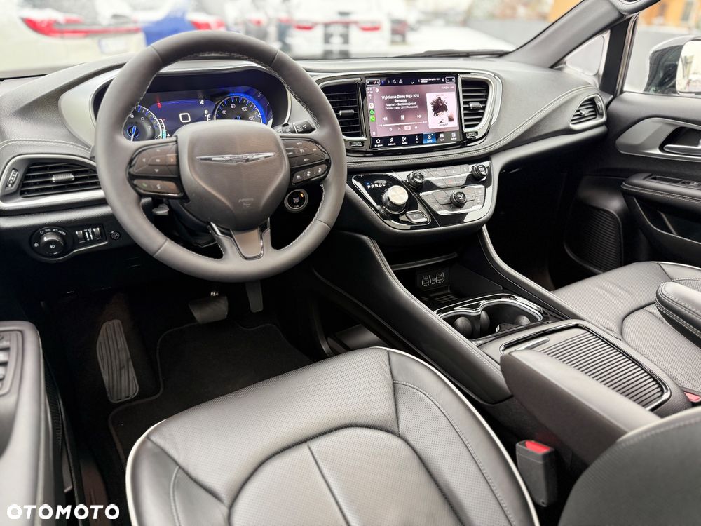 Chrysler Pacifica - 18