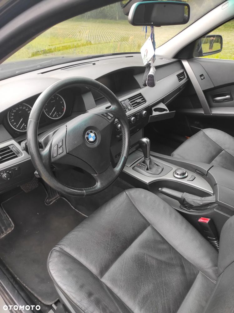 BMW Seria 5 525xi - 15