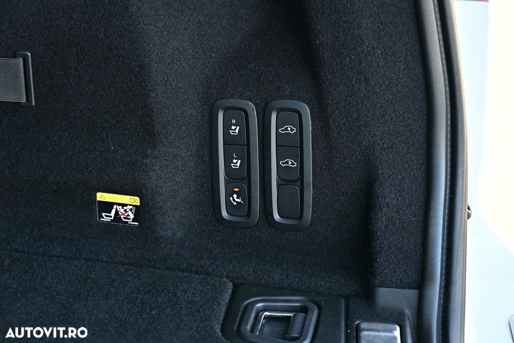 Volvo XC 60 D5 AWD Geartronic RDesign - 32