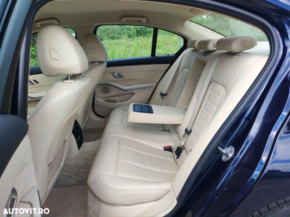 BMW Seria 3 320i Aut. Luxury Line - 14