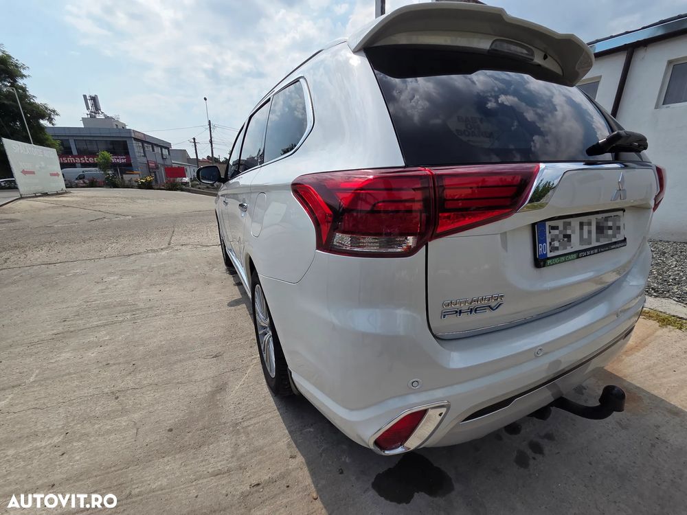 Mitsubishi Outlander - 10
