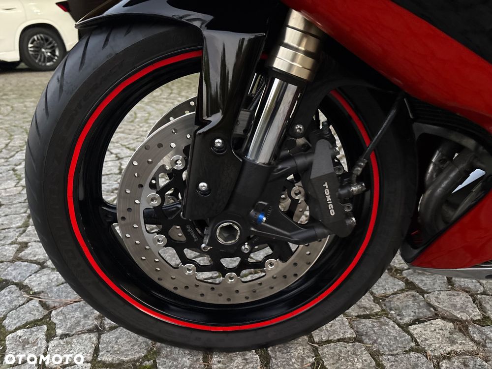 Suzuki GSX-R - 24