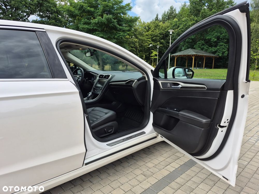Ford Fusion - 30