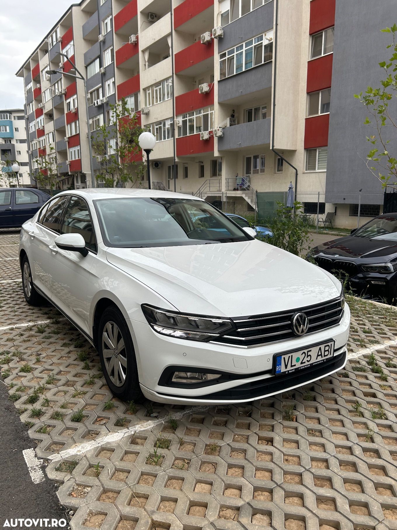 Volkswagen Passat - 1