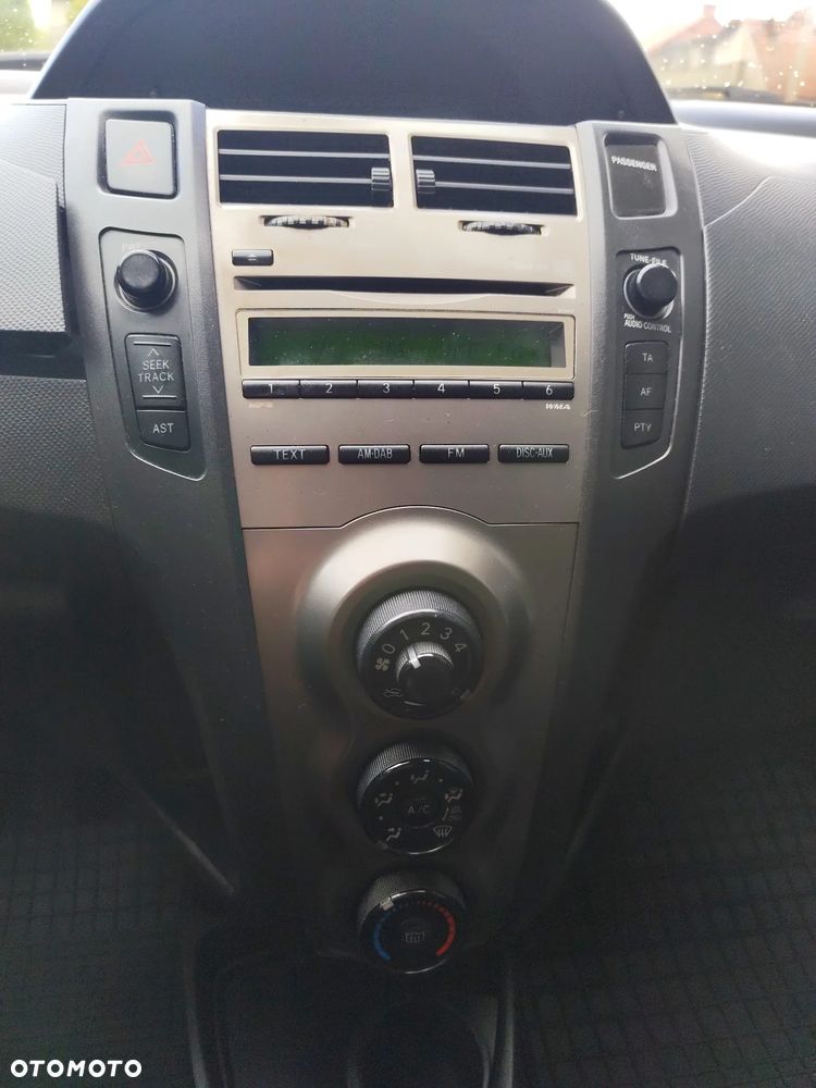Toyota Yaris - 16
