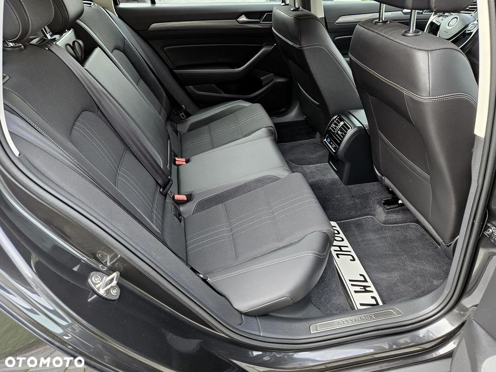 Volkswagen Passat Alltrack 2.0 TDI SCR DSG 4Motion - 24