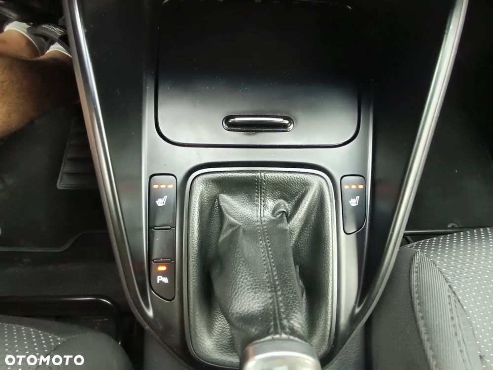 Kia Carens 1.6 GDI Dream Team Edition - 22