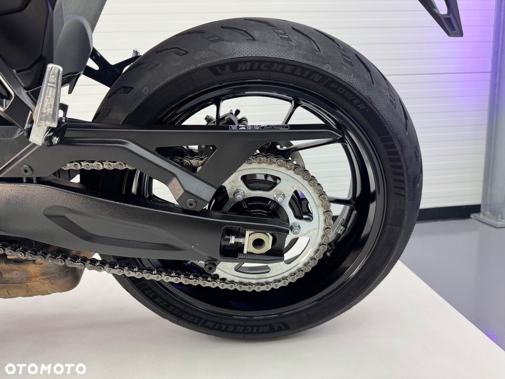Suzuki GSX - 37