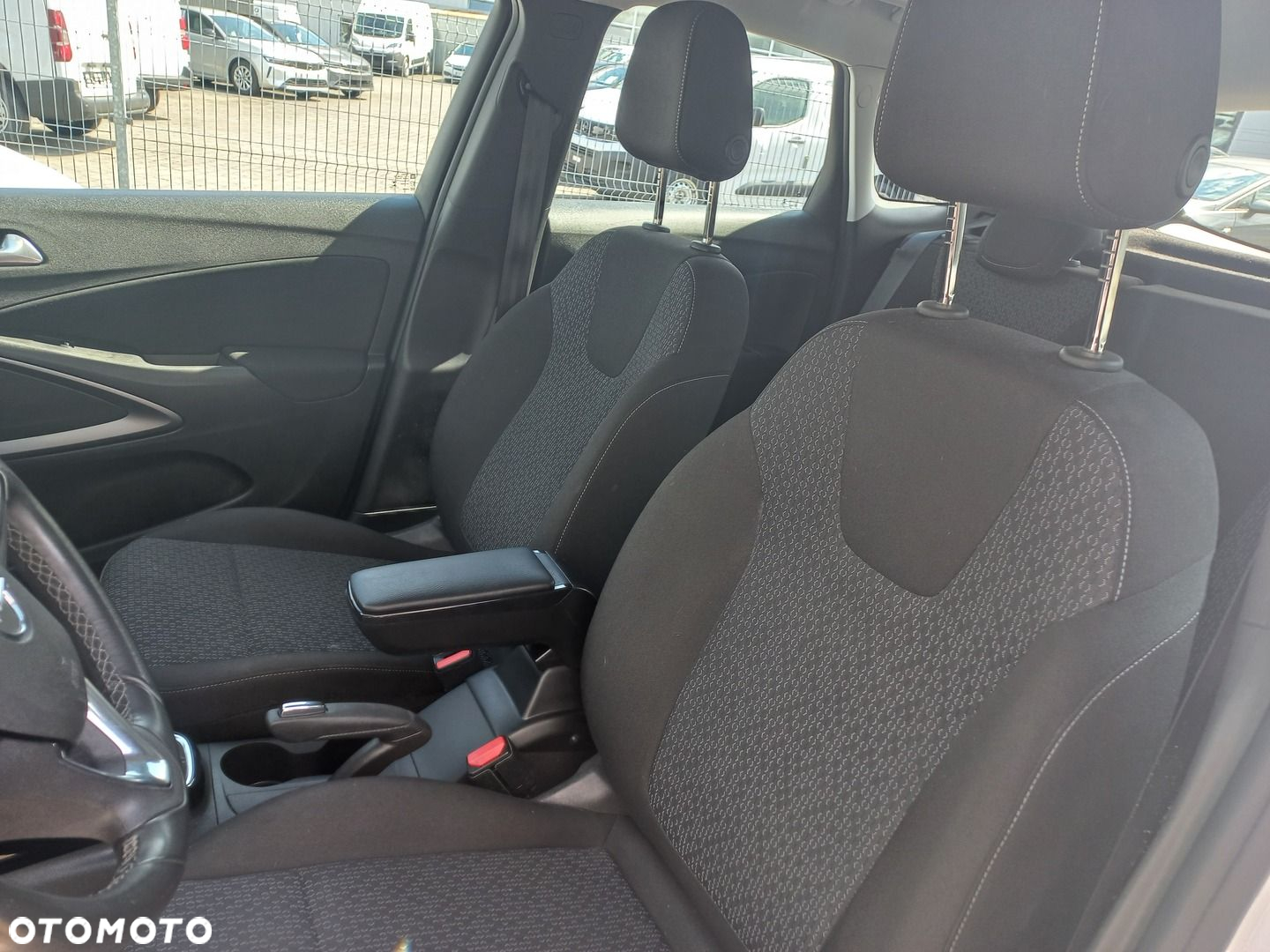 Opel Crossland X 1.2 T Enjoy S&S - 11