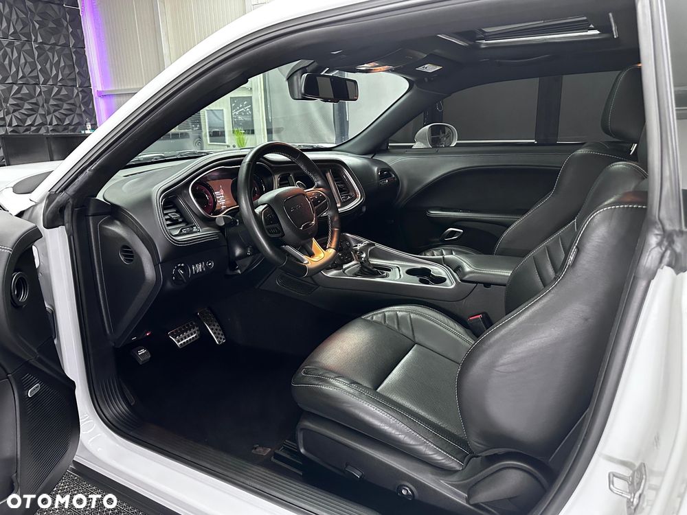 Dodge Challenger 6.2 Hellcat - 10