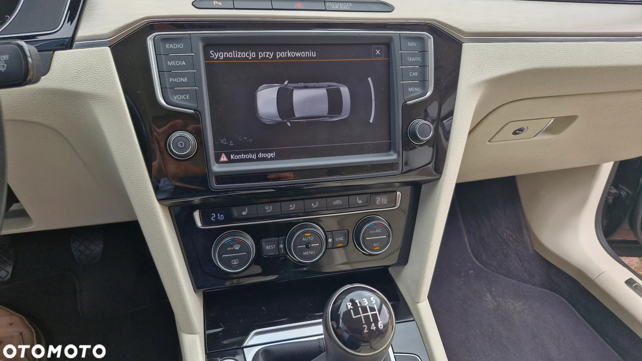 Volkswagen Passat - 13