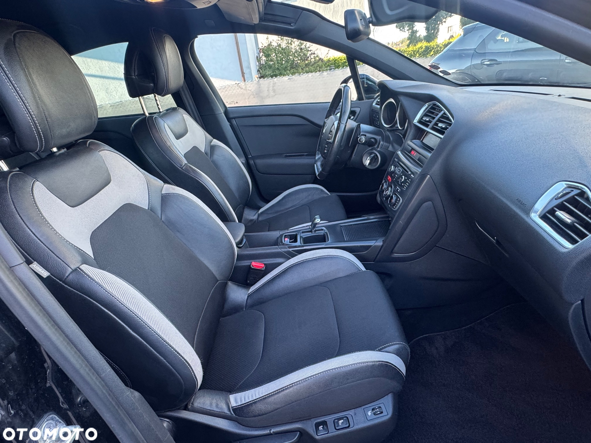 Citroën DS4 e-HDi 110 EGS6 SoChic - 18