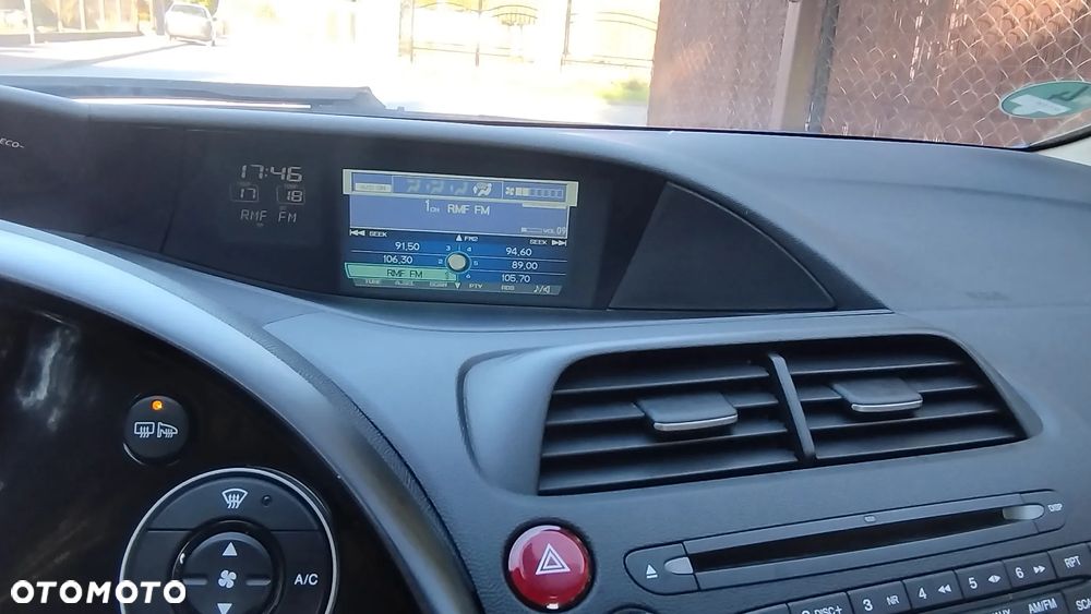 Honda Civic 1.8 Executive NAVI - 24