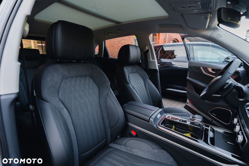 Hongqi HS5 2.0T Executive AWD - 25