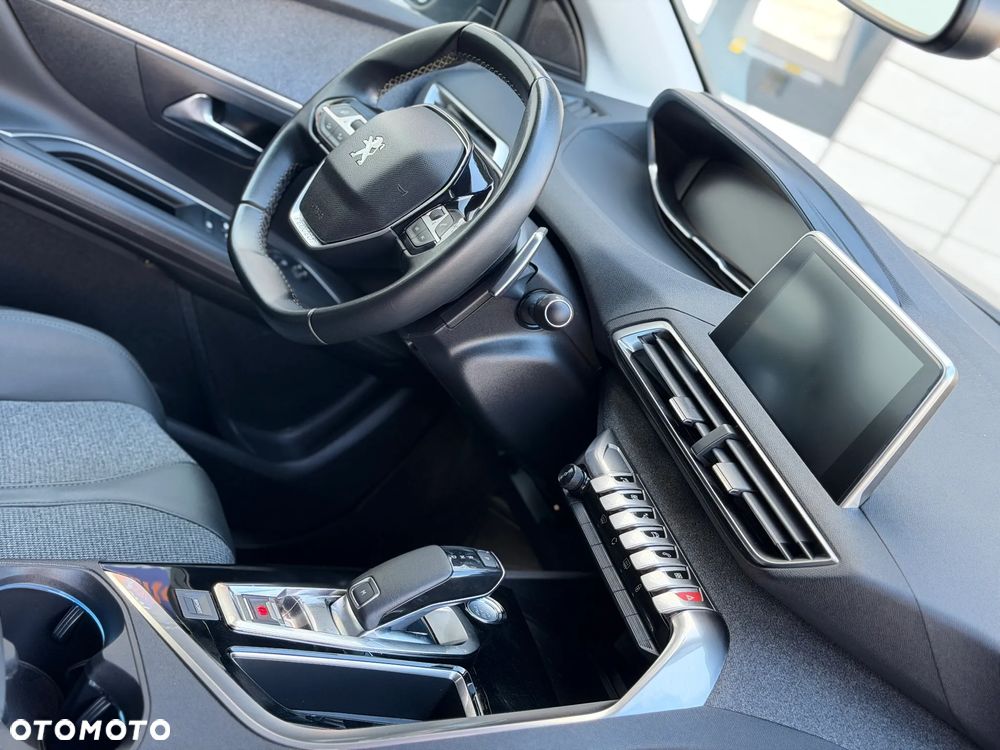 Peugeot 3008 1.2 PureTech Allure S&S EAT8 - 36