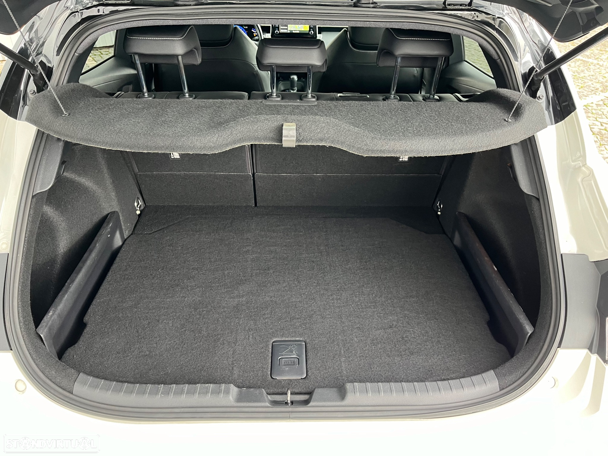 Toyota Corolla 2.0 Hybrid Luxury Black - 15