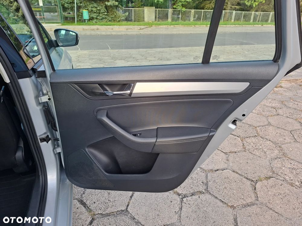Skoda RAPID - 12