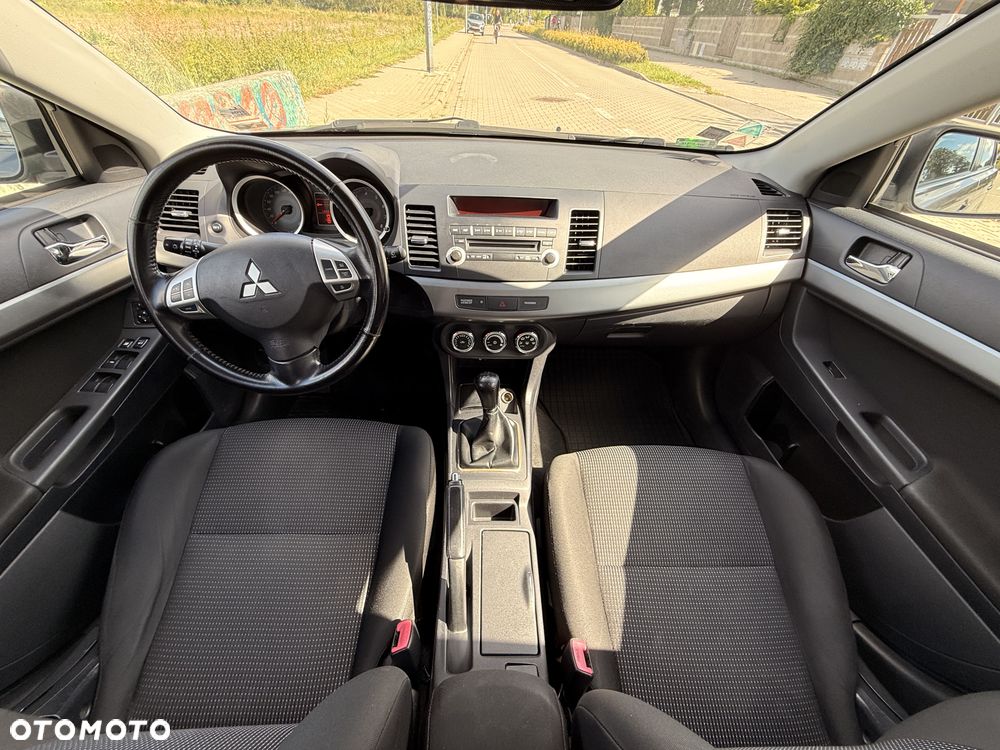 Mitsubishi Lancer 1.8 Invite - 8