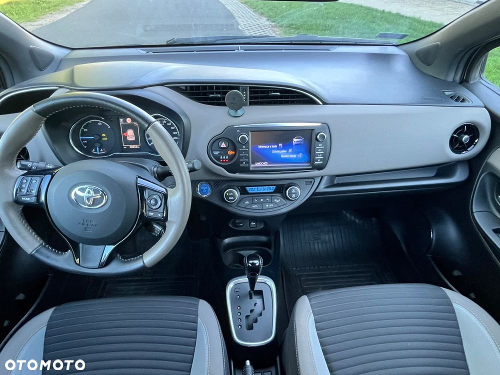 Toyota Yaris Hybrid 100 Selection Passion - 15
