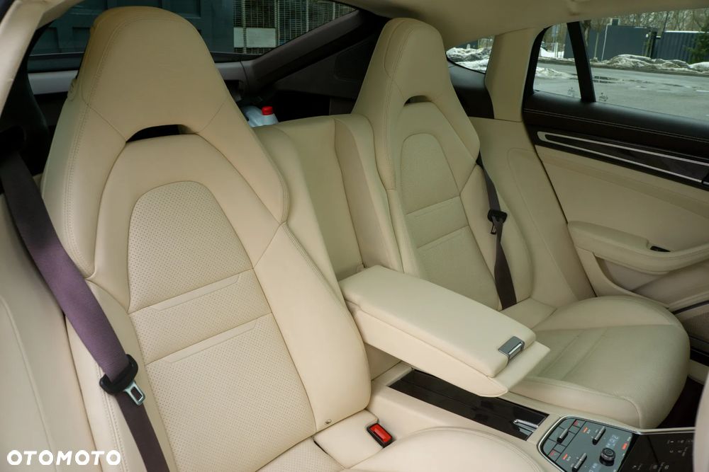 Porsche Panamera 4 Platinum Edition - 28
