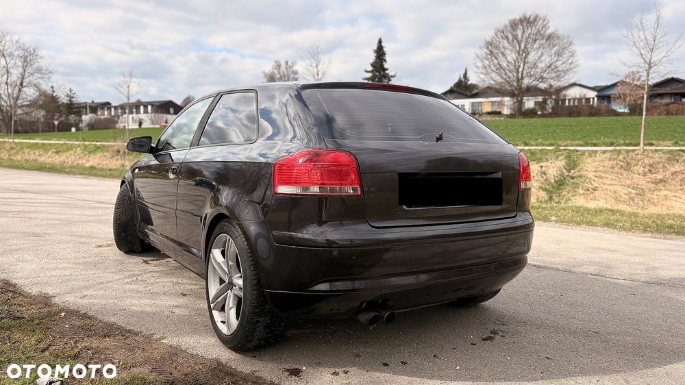 Audi A3 3-drzwiowe 2.0 FSI Ambition - 2