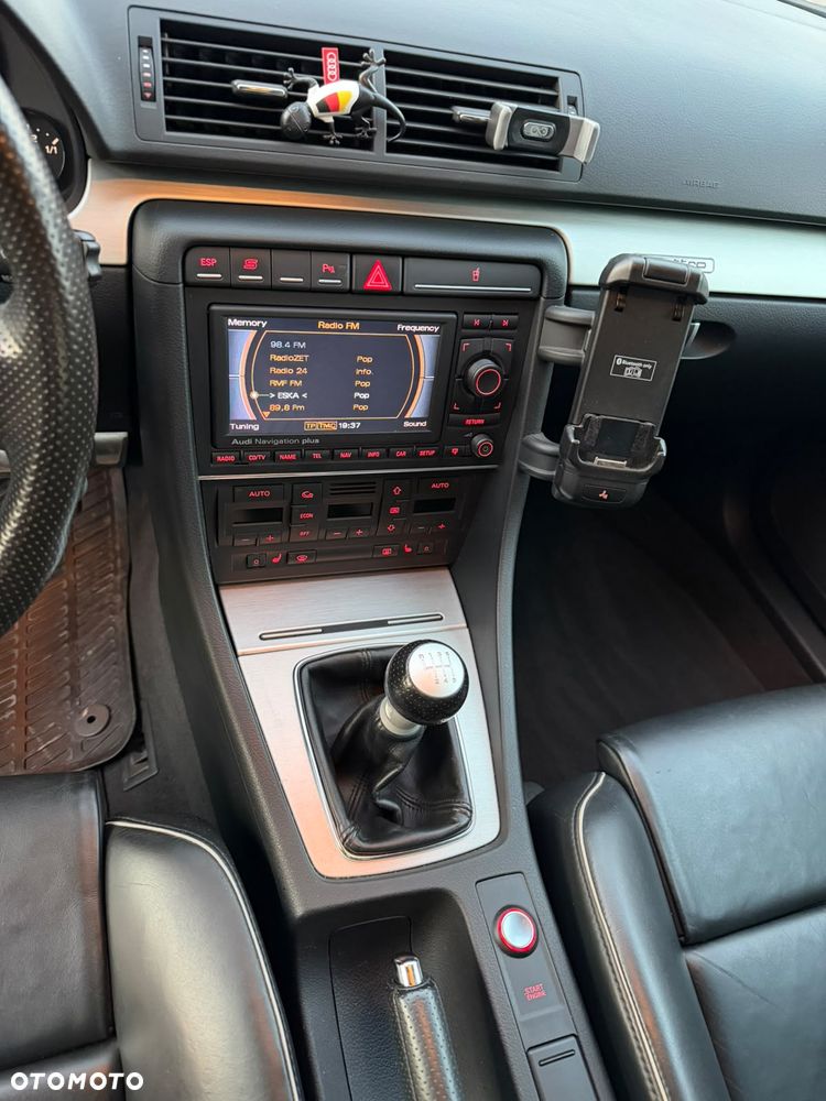Audi RS4 Limousine Standard - 22