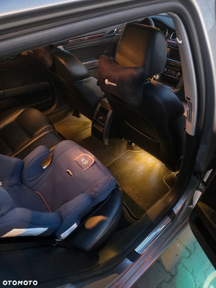 Skoda Superb 1.8 TSI Elegance - 23
