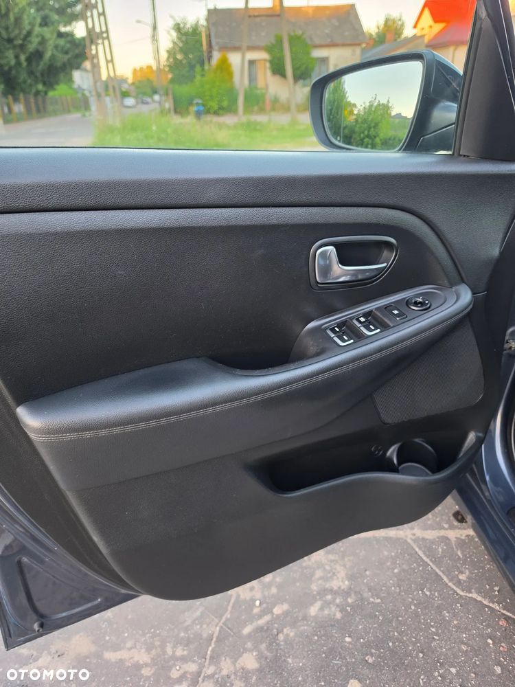 Kia Carens 1.7 CRDi XL 7os - 22