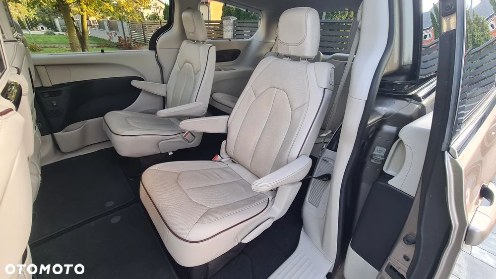 Chrysler Pacifica - 15