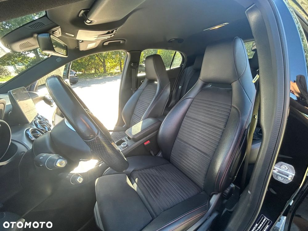 Mercedes-Benz GLA 180 AMG Line - 17